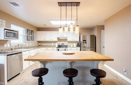 North San Antonio - SAT House | Spacious Home Near Airport, Parks, & Pet-Friendly