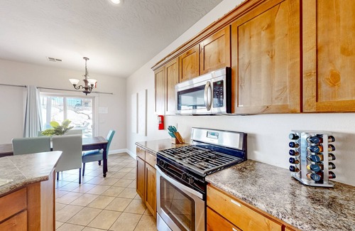 Hurricane House | Spacious home near Zion NP with game room, fast WiFi, grill, & equipped kitchen