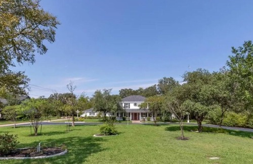 Beverly Estates House | Spacious home on private acre lot w/hot tub