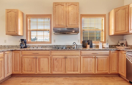 Bandon House | Spacious home only 1 block from beach & across the street from horseback riding