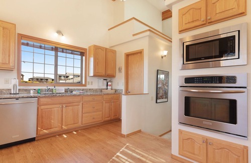 Bandon House | Spacious home only 1 block from beach & across the street from horseback riding