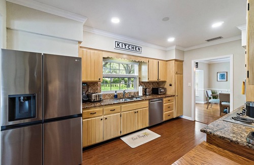 Clearwater House | Spacious HOME sleep 19+ - heated pool option and LAKE VIEW