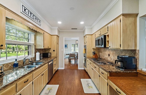Clearwater House | Spacious HOME sleep 19+ - heated pool option and LAKE VIEW