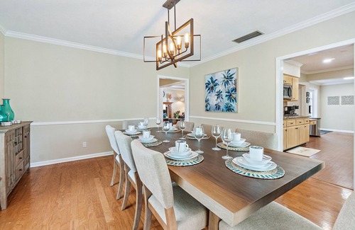 Clearwater House | Spacious HOME sleep 19+ - heated pool option and LAKE VIEW