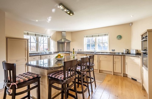 Kenmare Condo | Spacious home to sleep 8 just a short stroll from Kenmare