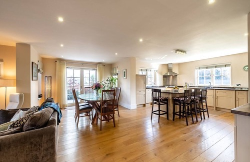 Kenmare Condo | Spacious home to sleep 8 just a short stroll from Kenmare