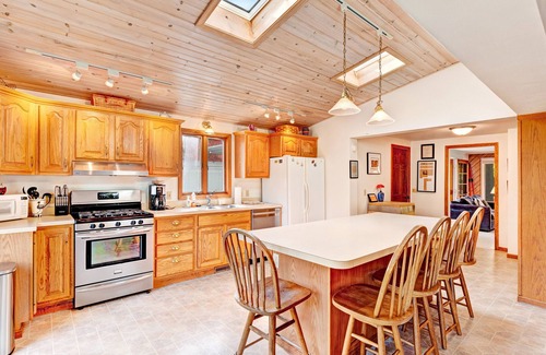 Douglas Cottage | Spacious home under a mile to Douglas Beach Great for families or groups