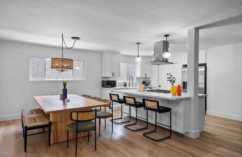 Oak Park House | Spacious Home w/Hot Tub & Games 11 Min from Downtown