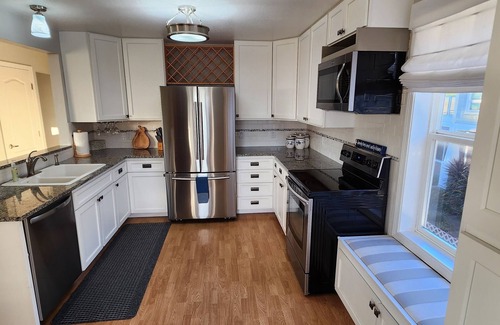 Gold Beach House | Spacious Home w/Ocean Views! 2 min. Walk to Beach!