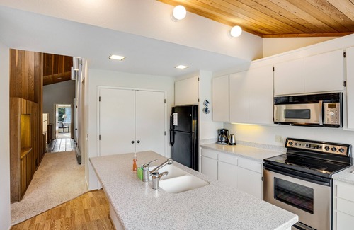 Sea Ranch House | Spacious Home w/Ocean View, Wood Burning Fireplace, Shared Pools & Tennis