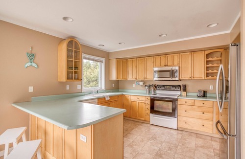 Rockaway Beach House | Spacious Home with Oceanviews, Easy Beach Access and a Game Room