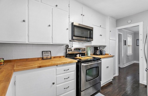 Mission House | Spacious Home with 5BR Mins to attractions|Quiet