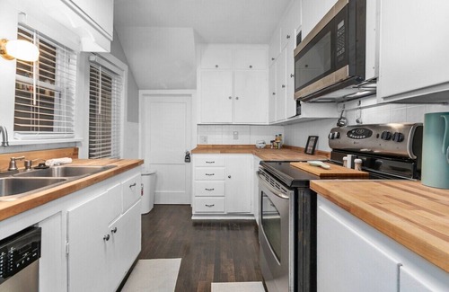 Mission House | Spacious Home with 5BR Mins to attractions|Quiet