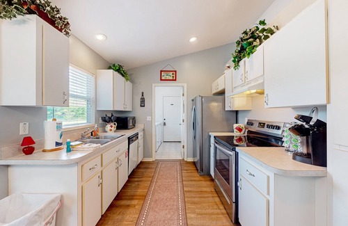 Palm Coast House | Spacious home with enclosed pool, open layout, washer/dryer, internet, & AC
