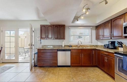 Casa Granada Townhouses House | Spacious home with enclosed yard, pool & grill - walk to downtown