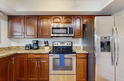 Casa Granada Townhouses House | Spacious home with enclosed yard, pool & grill - walk to downtown