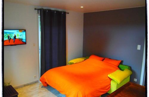 Ellezelles House | Spacious Home with Games, cleaning included