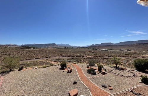 Virgin House | Spacious home with panoramic views of Zion National Park! Come & visit!