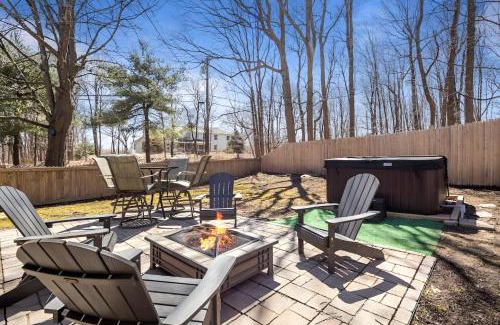 Monroe Apartment | Spacious Home with Pool, Hot Tub, Mins to Parks Skiing