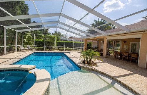 Inverness House | Spacious home with private pool & Jacuzzi by RedAwning