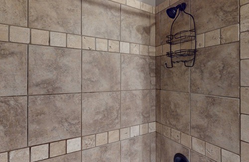 Edmond House | Spacious Home with Private Pool- Home Office & Gym