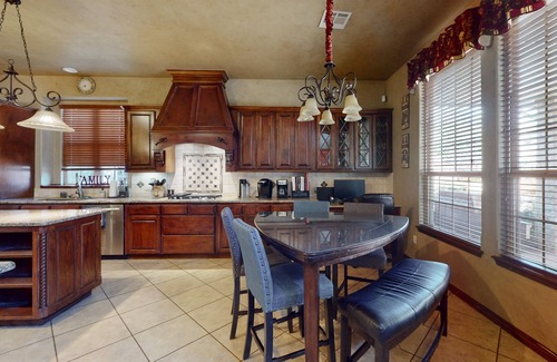 Edmond House | Spacious Home with Private Pool- Home Office & Gym