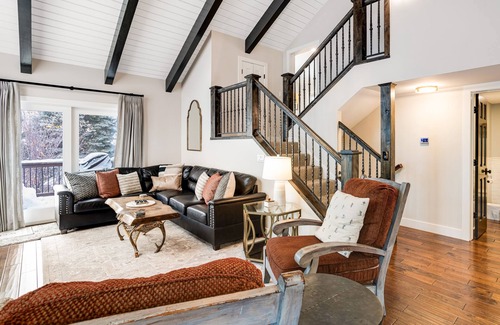 Matterhorn Village House | Spacious home with private hot tub, mountain views & fireplace - great location