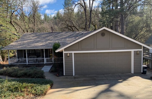 Groveland House | Spacious home with seasonal lake access. Pet friendly!