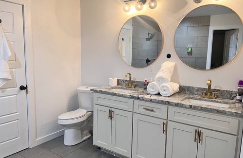 River Oaks House | Spacious Home with trailer parking