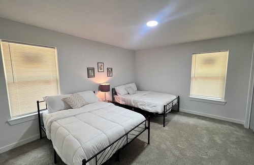 River Oaks House | Spacious Home with trailer parking