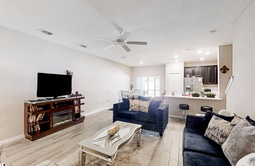 Jacksonville House | Spacious home with enclosed patio, grill, AC, & W/D - in a great location