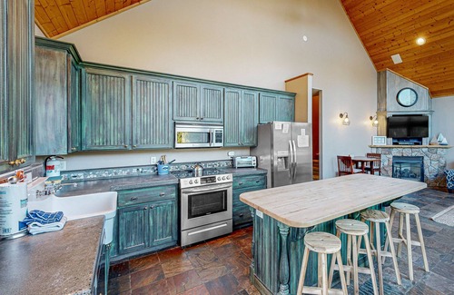 Kiwanda Shores House | Spacious Home with Private Hot Tub & Ocean Views - One Block to the Beach