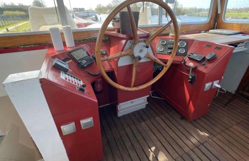 Haarlemmerbuurt Ski Chalet | Spacious homely house boat