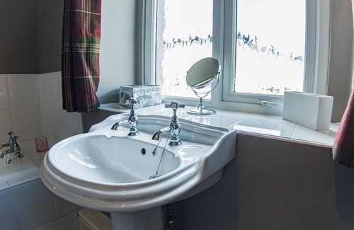 Babell Apartment | Spacious homely, super king size bed