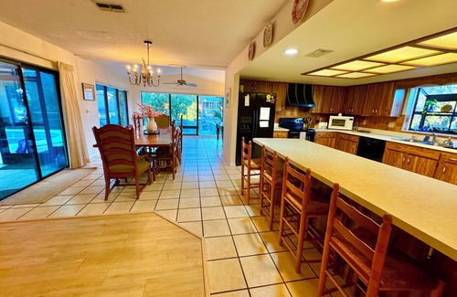 Dunnellon House | Spacious Homey Blue Cove Canal Pool Home on Rainbow Spring River near Swampys!
