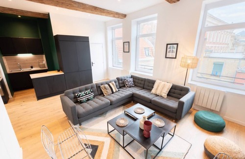 Roubaix House | Spacious house 11 bedrooms 8 bathrooms 22 people.