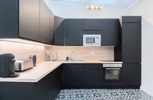 Roubaix House | Spacious house 11 bedrooms 8 bathrooms 22 people.