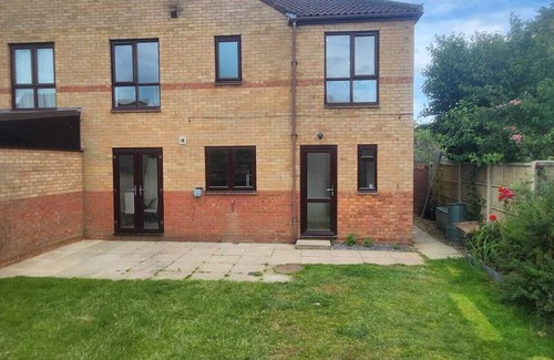 Milton Keynes House | Spacious House 2 Lounges 2.5 Baths Prime Location