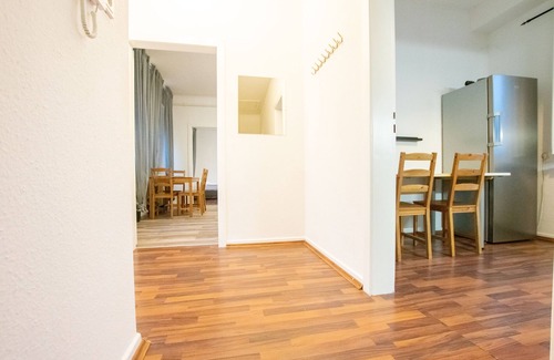Heerdt Apartment | Spacious House