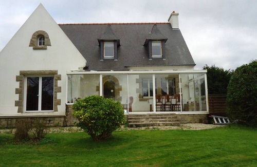 Trelevern Villa | Spacious house for 6 people, 2 km from the sea, 4 bedrooms, large garden