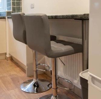 Woodingdean Apartment | Spacious House in Brighton with large garden and free parking