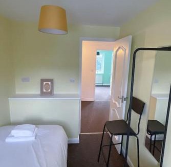 Woodingdean Apartment | Spacious House in Brighton with large garden and free parking