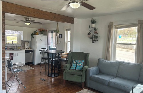 Roanoke House | Spacious house in charming Roanoke with AC, WiFi this home can sleeps 6-8