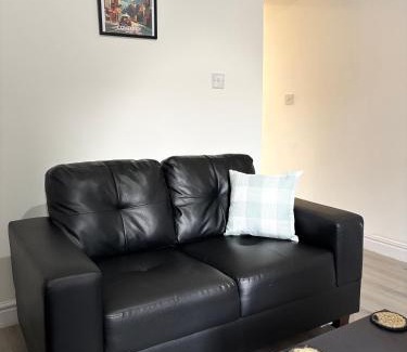 Coventry House | Spacious House in Coventry