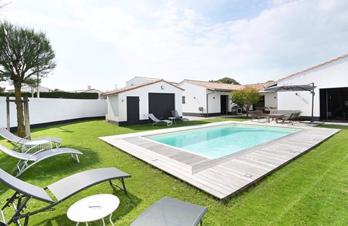 Bourgenay House | Spacious house in Ile de Ré with pool and parking
