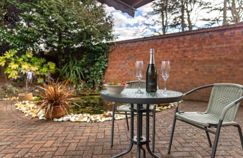 Shrewsbury Apartment | Spacious house in quiet cul-de-sac near to Hospital