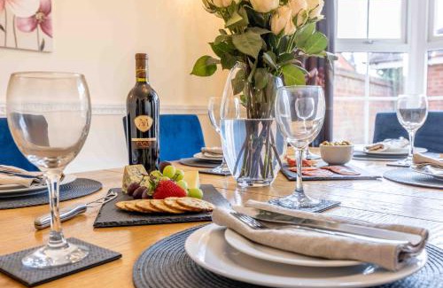 Shrewsbury Apartment | Spacious house in quiet cul-de-sac near to Hospital