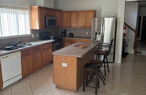 Houston House | Spacious house in superb Houston with AC, fitness room, WiFi