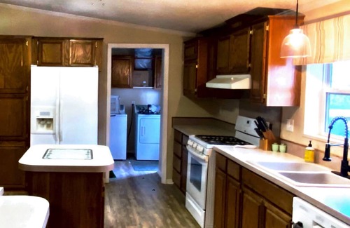 Kingston House | Spacious house just walking distance to the beach