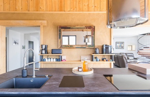 Vains Cottage | Spacious house near Mont Saint Michel with fireplace